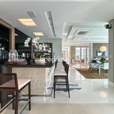 Casa com 1200m², 4 quartos (sendo 4 suítes), 5 garagens, no bairro Jurerê Internacional em Florianópolis