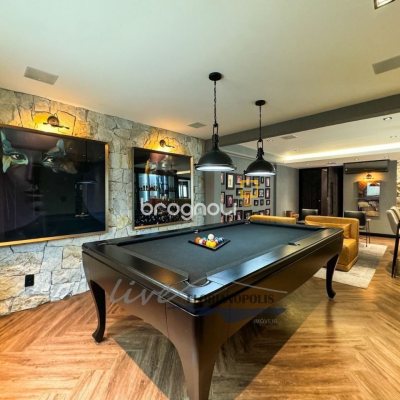 Casa com 1200m², 4 quartos (sendo 4 suítes), 5 garagens, no bairro Jurerê Internacional em Florianópolis