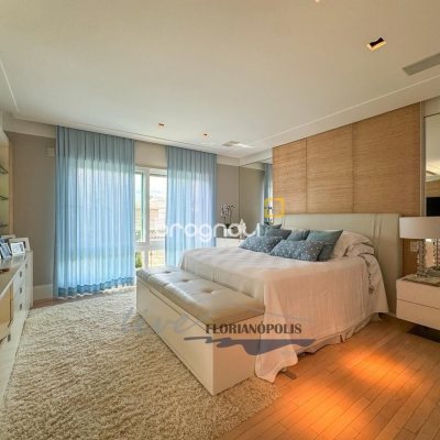 Casa com 1200m², 4 quartos (sendo 4 suítes), 5 garagens, no bairro Jurerê Internacional em Florianópolis
