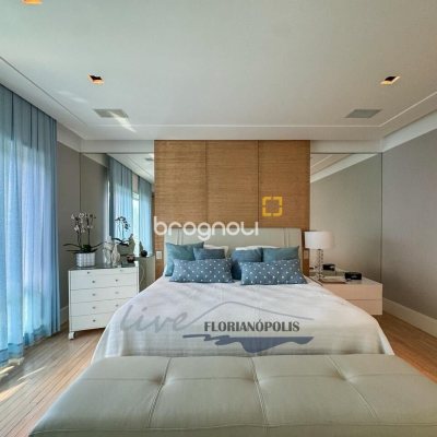 Casa com 1200m², 4 quartos (sendo 4 suítes), 5 garagens, no bairro Jurerê Internacional em Florianópolis