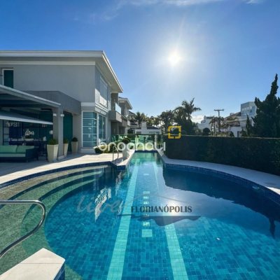 Casa com 1200m², 4 quartos (sendo 4 suítes), 5 garagens, no bairro Jurerê Internacional em Florianópolis