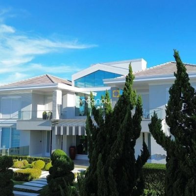 Casa com 1200m², 4 quartos (sendo 4 suítes), 5 garagens, no bairro Jurerê Internacional em Florianópolis