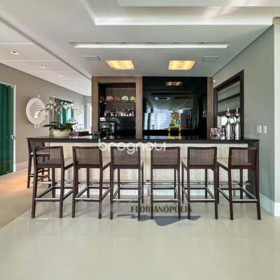 Casa com 1200m², 4 quartos (sendo 4 suítes), 5 garagens, no bairro Jurerê Internacional em Florianópolis