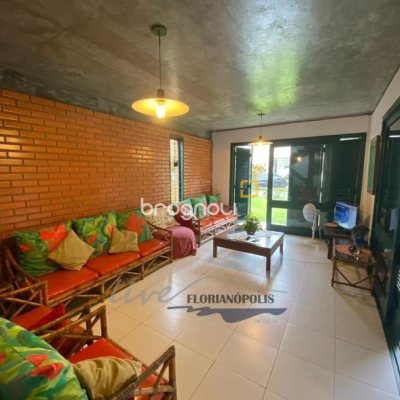 Casa com 200m², 3 quartos (sendo 1 suíte), 1 garagem, no bairro Jurerê Internacional em Florianópolis