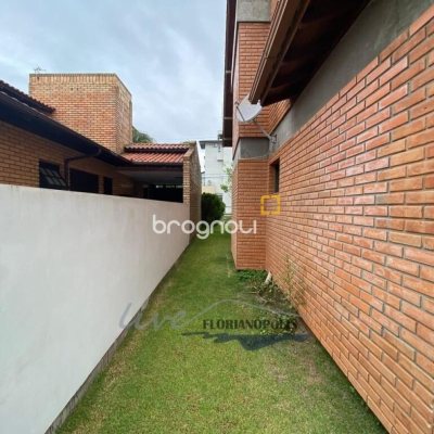 Casa com 200m², 3 quartos (sendo 1 suíte), 1 garagem, no bairro Jurerê Internacional em Florianópolis