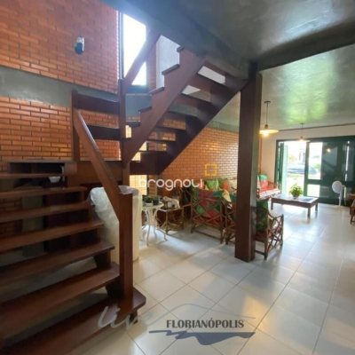 Casa com 200m², 3 quartos (sendo 1 suíte), 1 garagem, no bairro Jurerê Internacional em Florianópolis