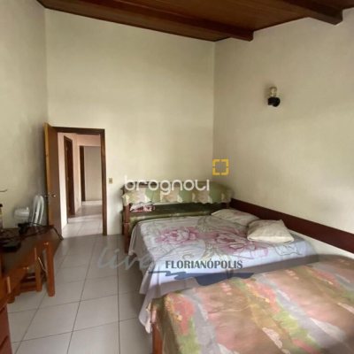 Casa com 200m², 3 quartos (sendo 1 suíte), 1 garagem, no bairro Jurerê Internacional em Florianópolis