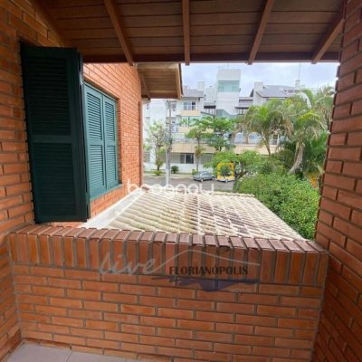 Casa com 200m², 3 quartos (sendo 1 suíte), 1 garagem, no bairro Jurerê Internacional em Florianópolis
