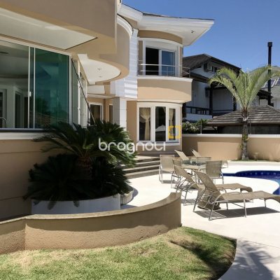 Casa com 800m², 9 quartos (sendo 8 suítes), 5 garagens, no bairro Jurerê Internacional em Florianópolis