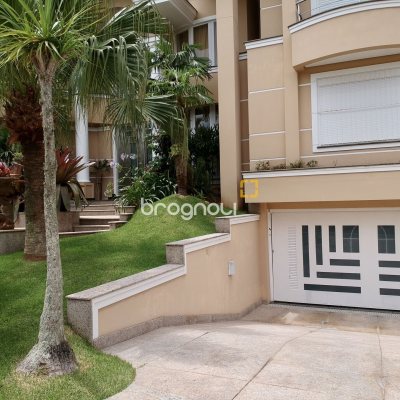 Casa com 800m², 9 quartos (sendo 8 suítes), 5 garagens, no bairro Jurerê Internacional em Florianópolis