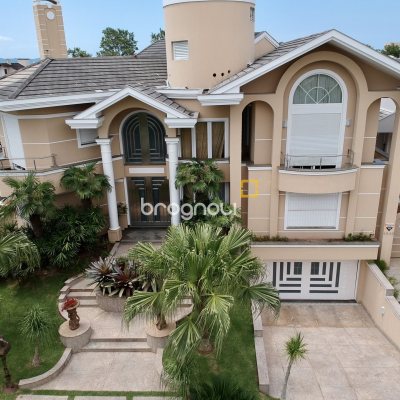 Casa com 800m², 9 quartos (sendo 8 suítes), 5 garagens, no bairro Jurerê Internacional em Florianópolis