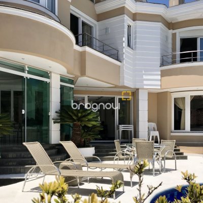 Casa com 800m², 9 quartos (sendo 8 suítes), 5 garagens, no bairro Jurerê Internacional em Florianópolis