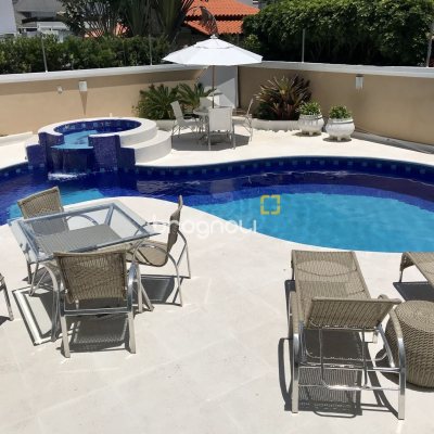Casa com 800m², 9 quartos (sendo 8 suítes), 5 garagens, no bairro Jurerê Internacional em Florianópolis
