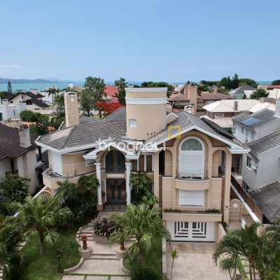 Casa com 800m², 9 quartos (sendo 8 suítes), 5 garagens, no bairro Jurerê Internacional em Florianópolis