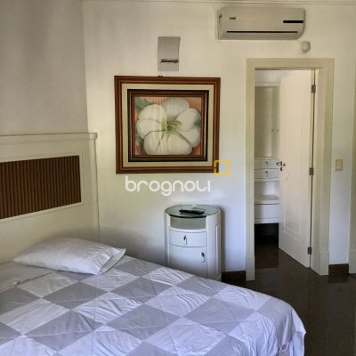 Casa com 800m², 9 quartos (sendo 8 suítes), 5 garagens, no bairro Jurerê Internacional em Florianópolis