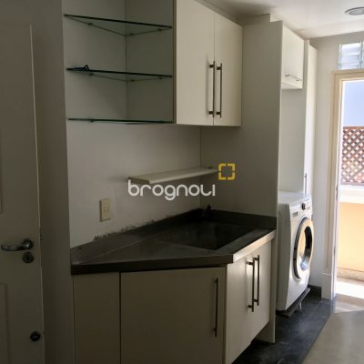 Casa com 800m², 9 quartos (sendo 8 suítes), 5 garagens, no bairro Jurerê Internacional em Florianópolis