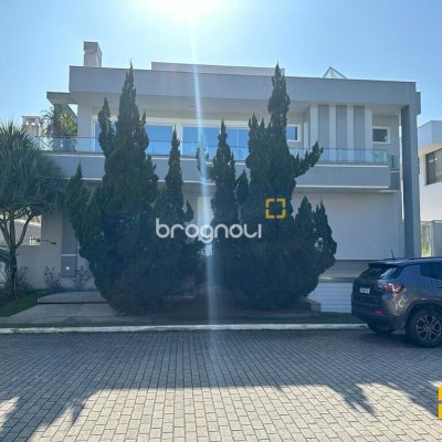 Casa com 900m², 4 quartos (sendo 4 suítes), 4 garagens, no bairro Jurerê Internacional em Florianópolis