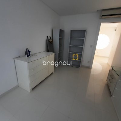 Casa com 900m², 4 quartos (sendo 4 suítes), 4 garagens, no bairro Jurerê Internacional em Florianópolis