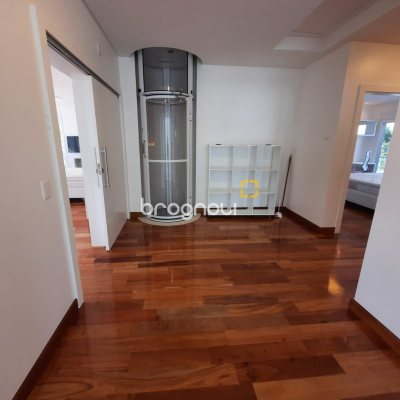 Casa com 900m², 4 quartos (sendo 4 suítes), 4 garagens, no bairro Jurerê Internacional em Florianópolis