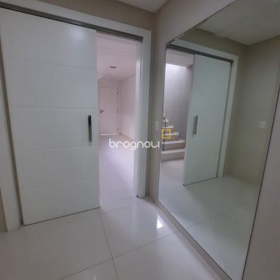 Casa com 900m², 4 quartos (sendo 4 suítes), 4 garagens, no bairro Jurerê Internacional em Florianópolis