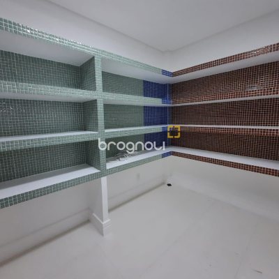 Casa com 900m², 4 quartos (sendo 4 suítes), 4 garagens, no bairro Jurerê Internacional em Florianópolis