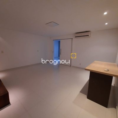 Casa com 900m², 4 quartos (sendo 4 suítes), 4 garagens, no bairro Jurerê Internacional em Florianópolis