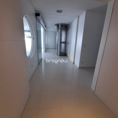 Casa com 900m², 4 quartos (sendo 4 suítes), 4 garagens, no bairro Jurerê Internacional em Florianópolis
