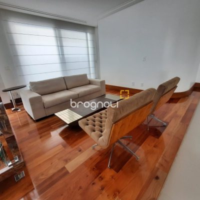 Casa com 900m², 4 quartos (sendo 4 suítes), 4 garagens, no bairro Jurerê Internacional em Florianópolis