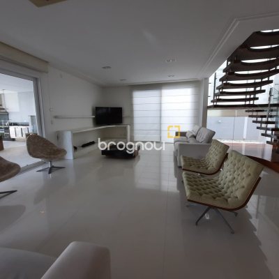 Casa com 900m², 4 quartos (sendo 4 suítes), 4 garagens, no bairro Jurerê Internacional em Florianópolis