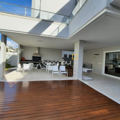 Casa com 900m², 4 quartos (sendo 4 suítes), 4 garagens, no bairro Jurerê Internacional em Florianópolis