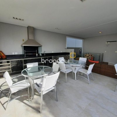 Casa com 900m², 4 quartos (sendo 4 suítes), 4 garagens, no bairro Jurerê Internacional em Florianópolis