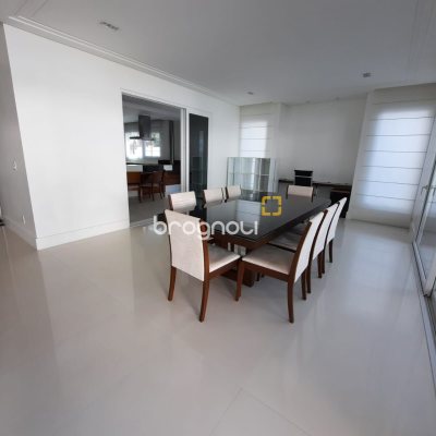 Casa com 900m², 4 quartos (sendo 4 suítes), 4 garagens, no bairro Jurerê Internacional em Florianópolis