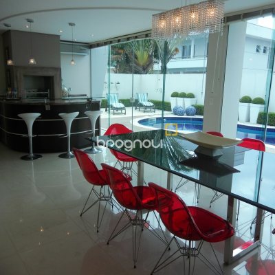 Casa com 650m², 4 quartos (sendo 4 suítes), 5 garagens, no bairro Jurerê Internacional em Florianópolis