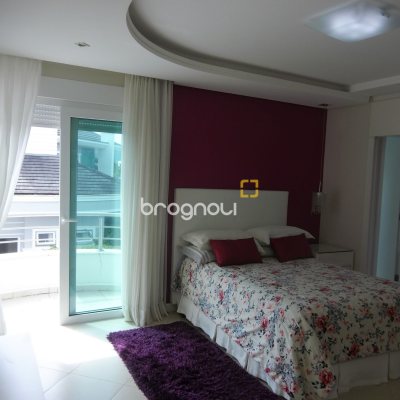 Casa com 650m², 4 quartos (sendo 4 suítes), 5 garagens, no bairro Jurerê Internacional em Florianópolis