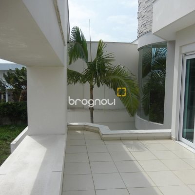 Casa com 650m², 4 quartos (sendo 4 suítes), 5 garagens, no bairro Jurerê Internacional em Florianópolis