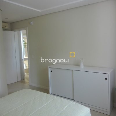 Casa com 650m², 4 quartos (sendo 4 suítes), 5 garagens, no bairro Jurerê Internacional em Florianópolis