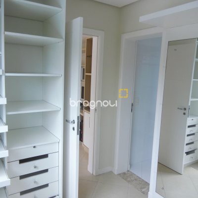 Casa com 650m², 4 quartos (sendo 4 suítes), 5 garagens, no bairro Jurerê Internacional em Florianópolis
