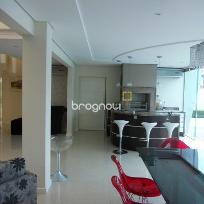 Casa com 650m², 4 quartos (sendo 4 suítes), 5 garagens, no bairro Jurerê Internacional em Florianópolis