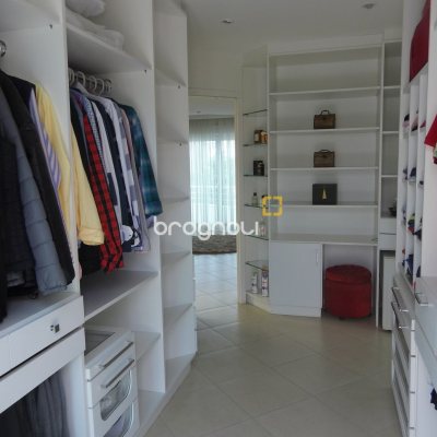 Casa com 650m², 4 quartos (sendo 4 suítes), 5 garagens, no bairro Jurerê Internacional em Florianópolis