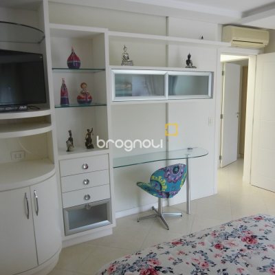 Casa com 650m², 4 quartos (sendo 4 suítes), 5 garagens, no bairro Jurerê Internacional em Florianópolis