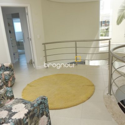 Casa com 650m², 4 quartos (sendo 4 suítes), 5 garagens, no bairro Jurerê Internacional em Florianópolis