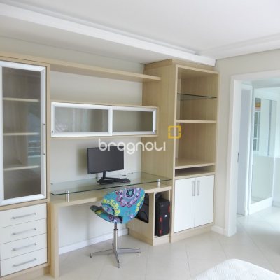 Casa com 650m², 4 quartos (sendo 4 suítes), 5 garagens, no bairro Jurerê Internacional em Florianópolis