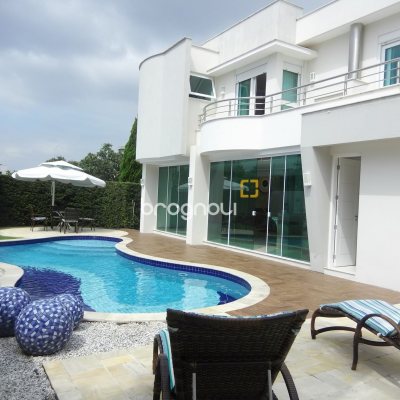 Casa com 650m², 4 quartos (sendo 4 suítes), 5 garagens, no bairro Jurerê Internacional em Florianópolis