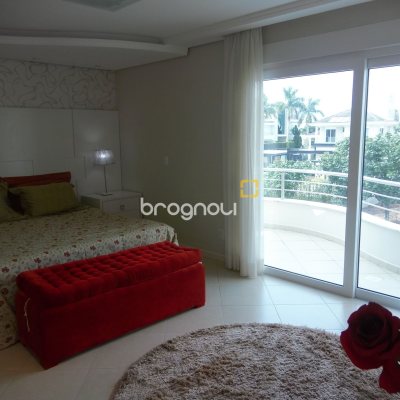 Casa com 650m², 4 quartos (sendo 4 suítes), 5 garagens, no bairro Jurerê Internacional em Florianópolis