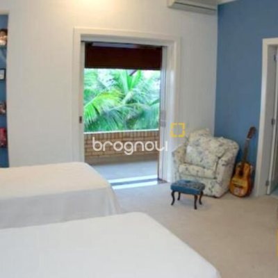 Casa com 520m², 5 quartos, 4 garagens, no bairro Jurerê em Florianópolis