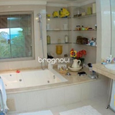 Casa com 520m², 5 quartos, 4 garagens, no bairro Jurerê em Florianópolis
