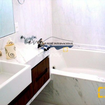 Casa com 480m², 4 quartos (sendo 4 suítes), 6 garagens, no bairro Jurerê Internacional em Florianópolis