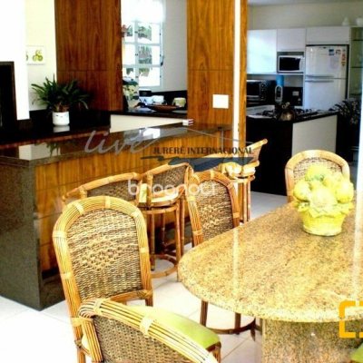 Casa com 480m², 4 quartos (sendo 4 suítes), 6 garagens, no bairro Jurerê Internacional em Florianópolis