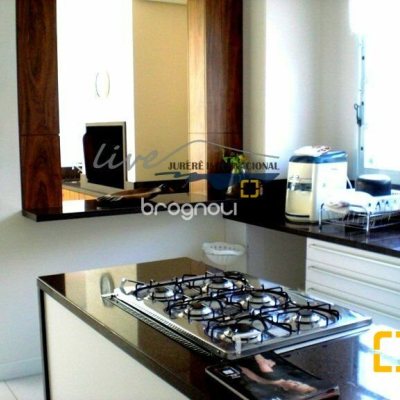 Casa com 480m², 4 quartos (sendo 4 suítes), 6 garagens, no bairro Jurerê Internacional em Florianópolis