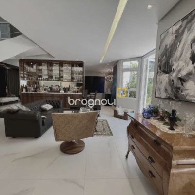 Casa com 450m², 4 quartos (sendo 4 suítes), 6 garagens, no bairro Jurerê Internacional em Florianópolis
